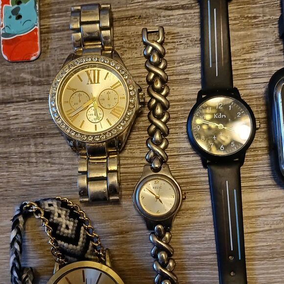 Huge Watch Lot of 25+ Mixed Brands Vintage & Modern Parts/Repair Untested-Box 44 main image 8